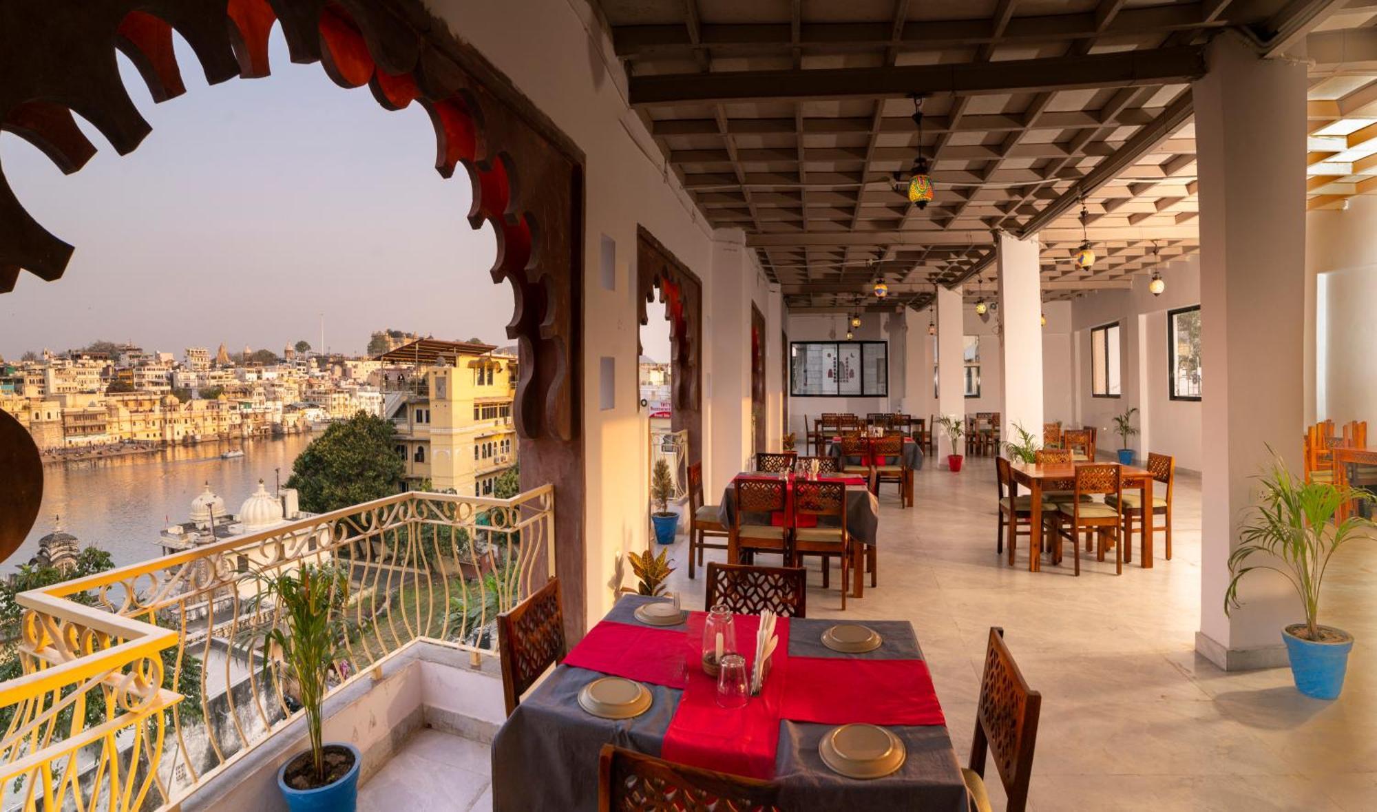 Dera Pichola- A Lake Facing Boutique Hotel Udaipur Extérieur photo