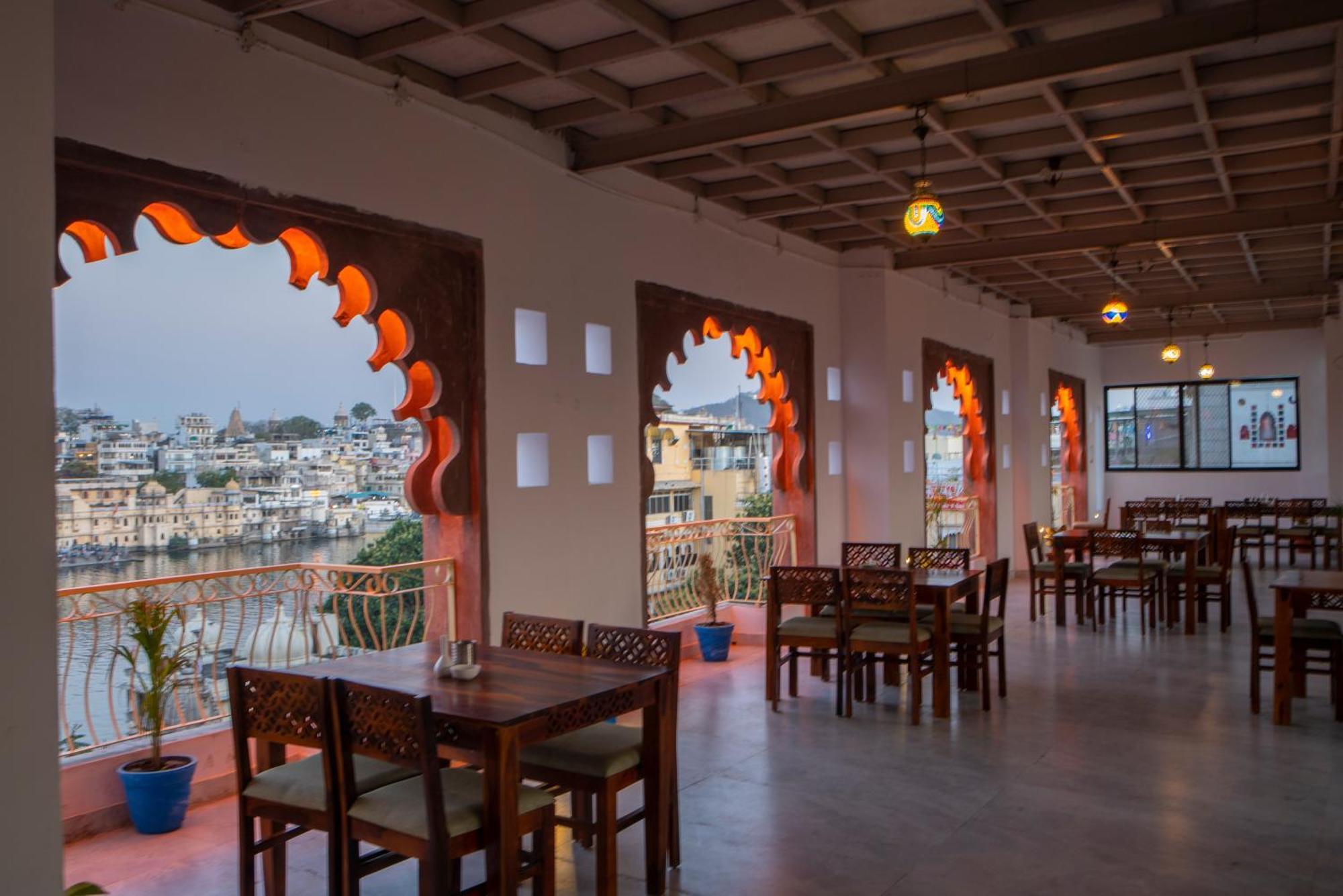 Dera Pichola- A Lake Facing Boutique Hotel Udaipur Extérieur photo