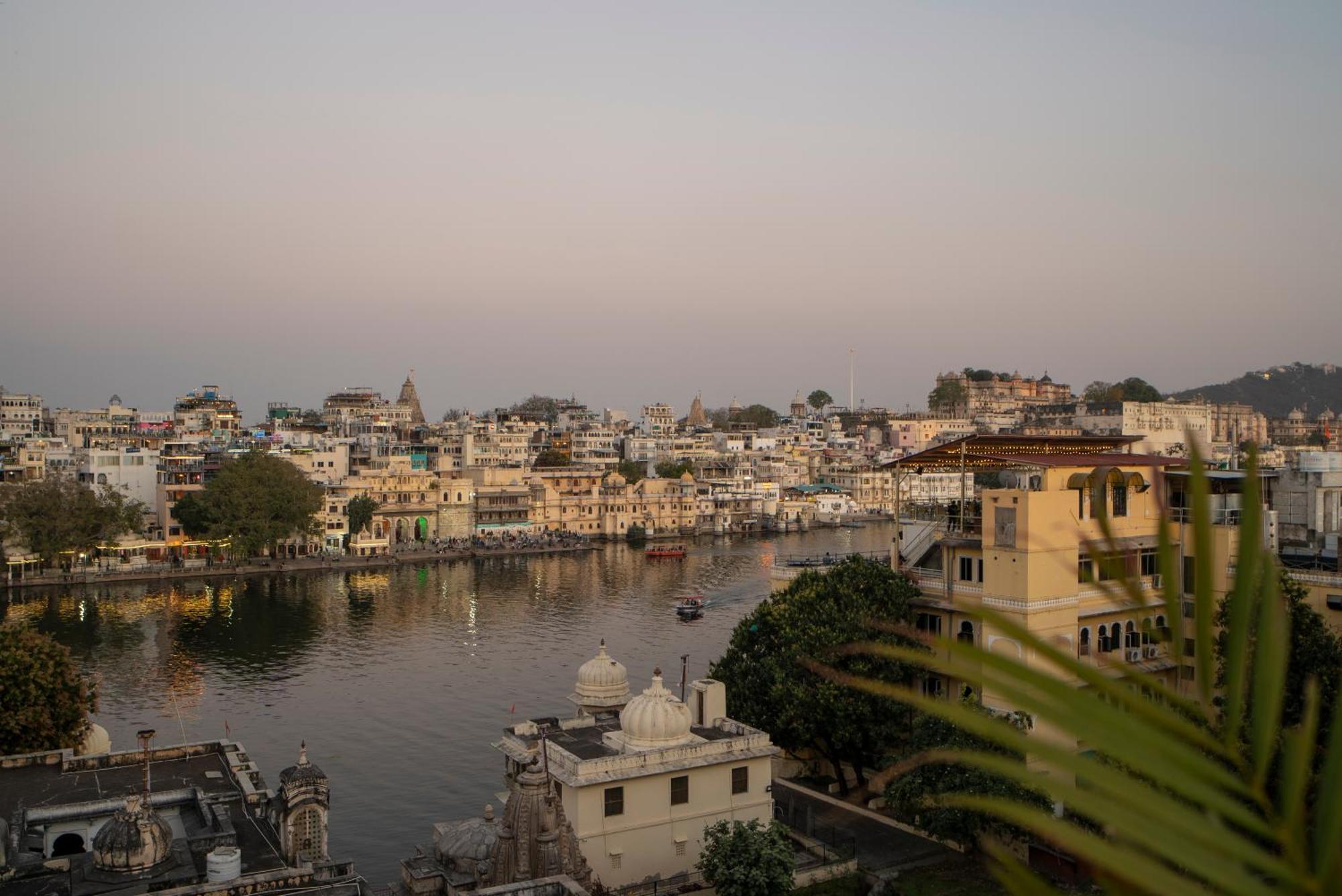 Dera Pichola- A Lake Facing Boutique Hotel Udaipur Extérieur photo