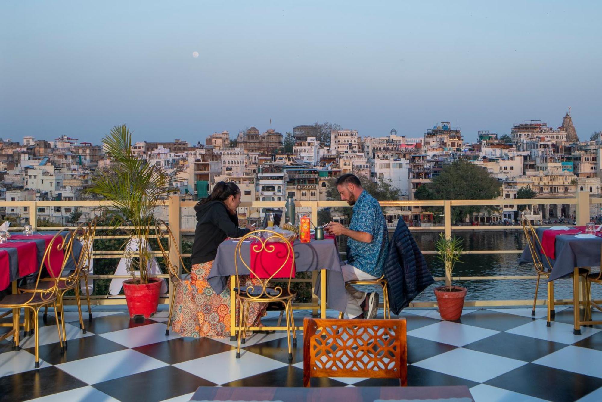 Dera Pichola- A Lake Facing Boutique Hotel Udaipur Extérieur photo