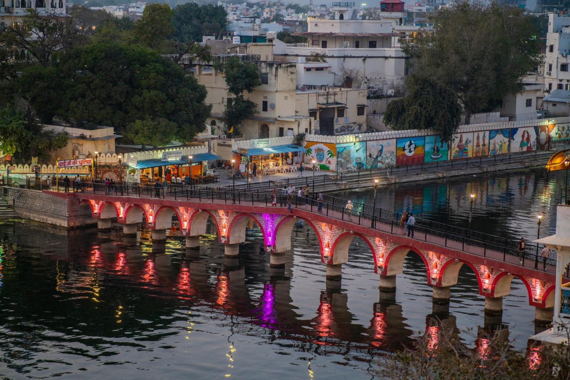 Dera Pichola- A Lake Facing Boutique Hotel Udaipur Extérieur photo