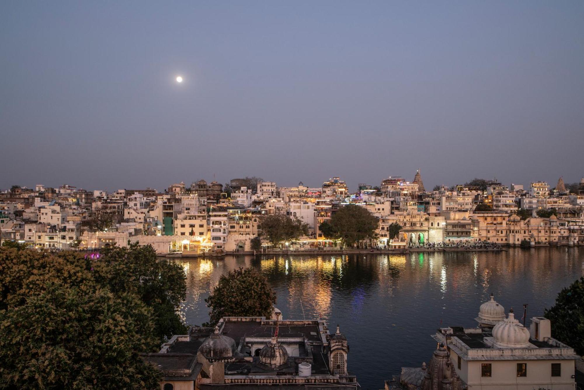 Dera Pichola- A Lake Facing Boutique Hotel Udaipur Extérieur photo