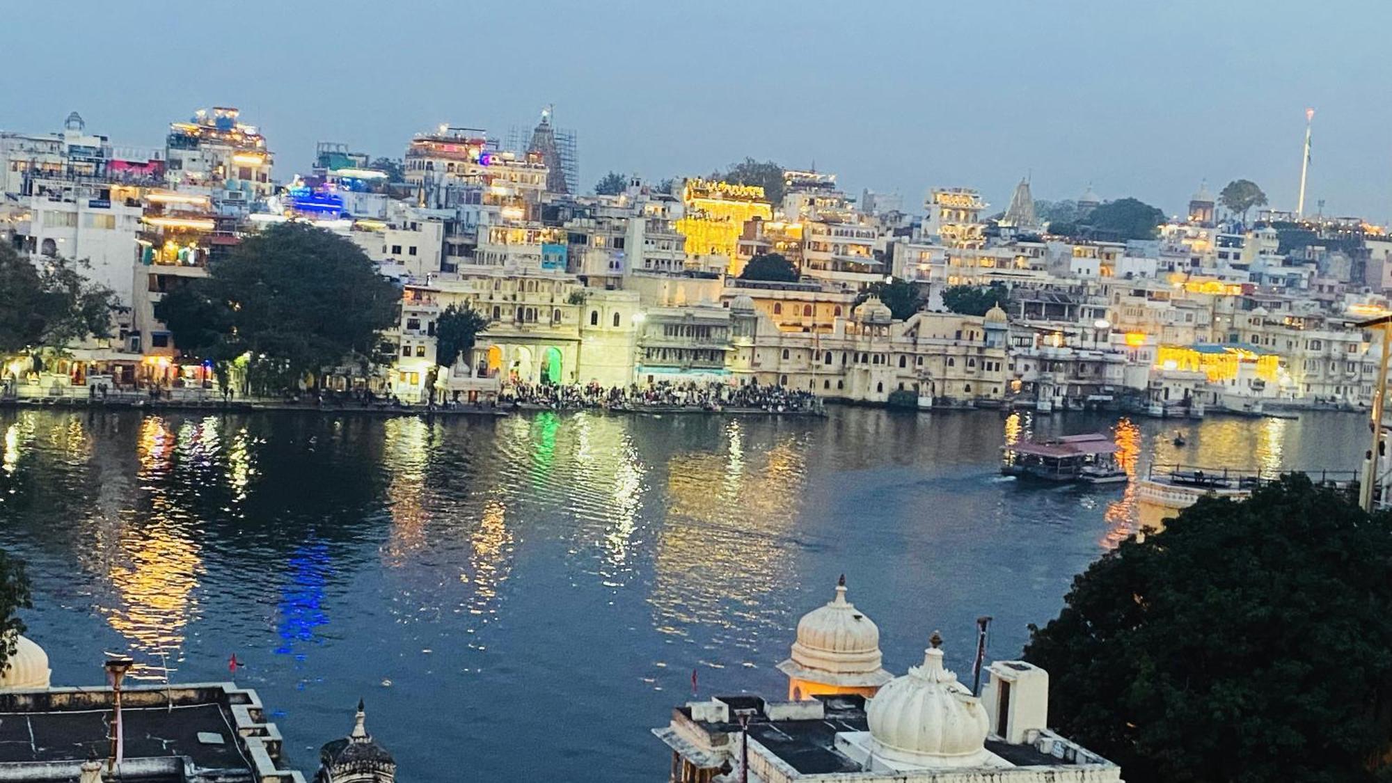 Dera Pichola- A Lake Facing Boutique Hotel Udaipur Extérieur photo