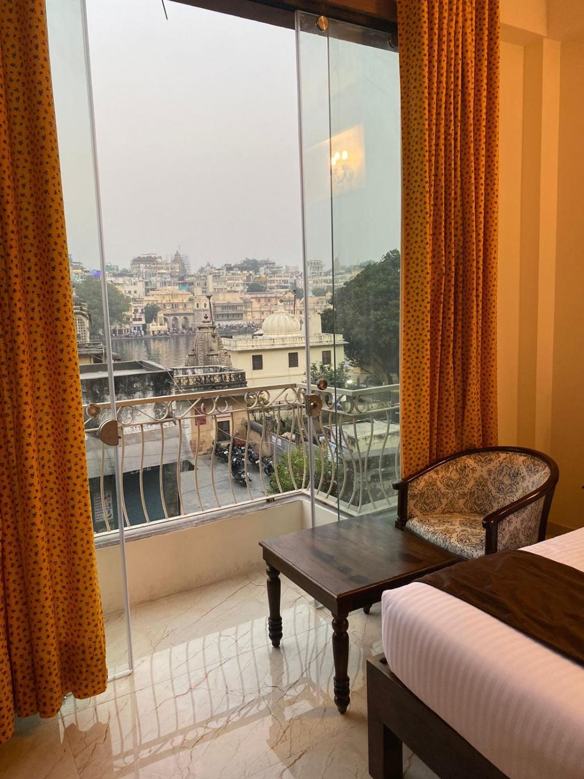 Dera Pichola- A Lake Facing Boutique Hotel Udaipur Extérieur photo